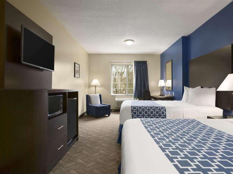 Days Inn & Suites By Wyndham Cherry Hill - Philadelphia Exterior photo