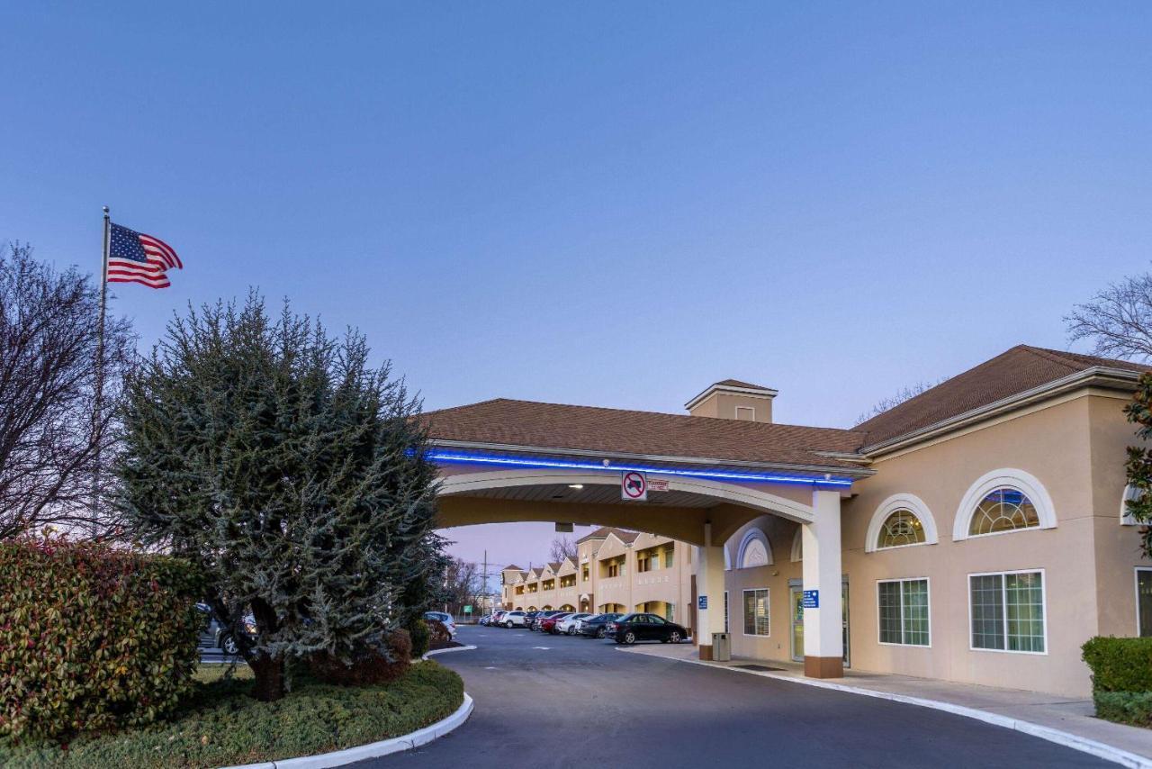Days Inn & Suites By Wyndham Cherry Hill - Philadelphia Exterior photo