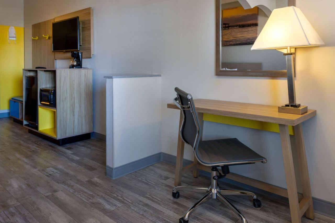 Days Inn & Suites By Wyndham Cherry Hill - Philadelphia Exterior photo