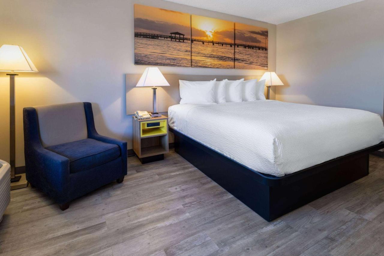 Days Inn & Suites By Wyndham Cherry Hill - Philadelphia Exterior photo